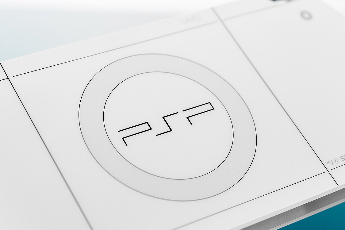 PSP™ (PlayStation™Portable) Rattle Acrylic Stand: White Ver.GOOD SMILE COMPANY